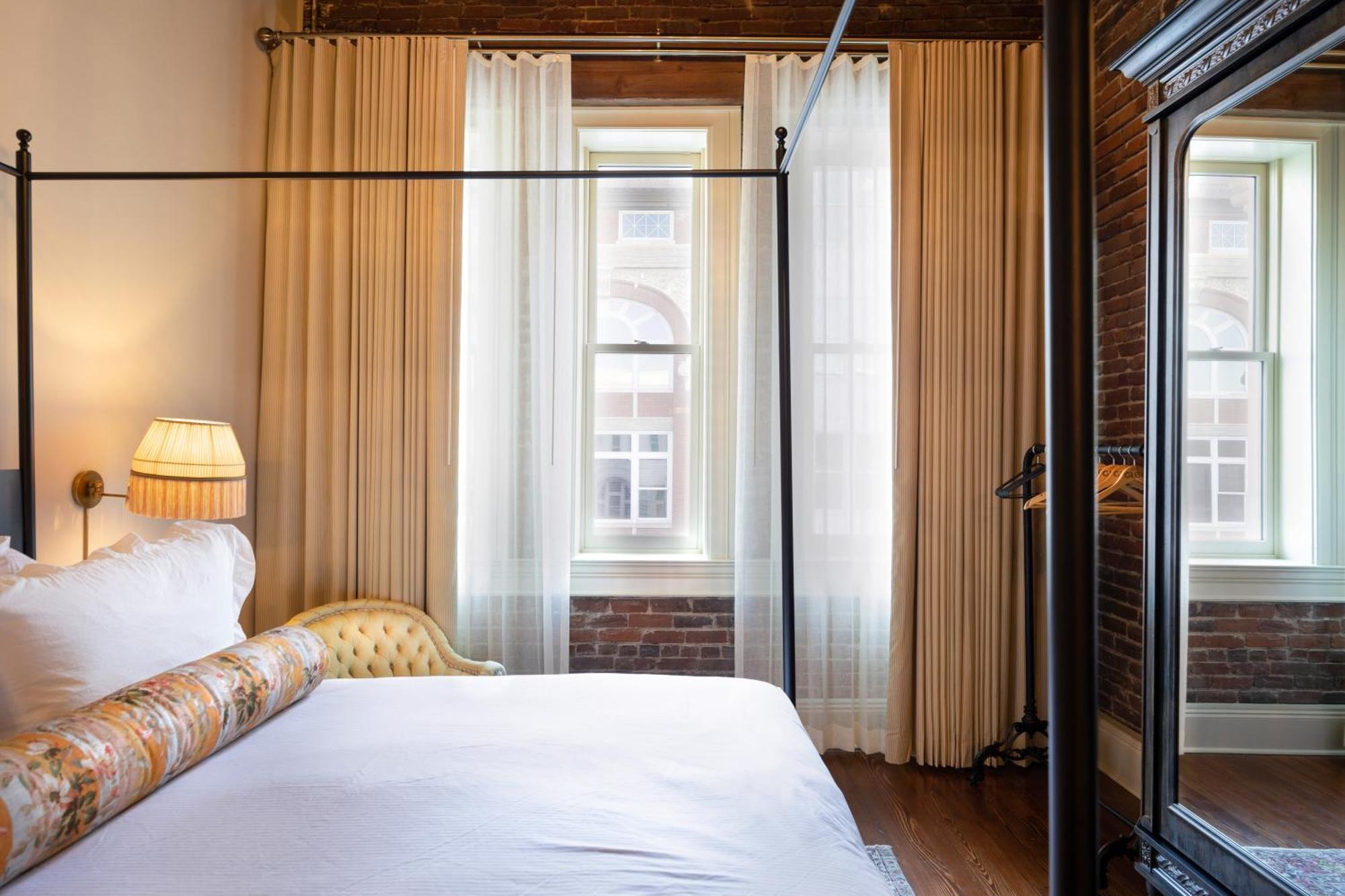 Hotel Cleo, Knoxville Downtown, A Tribute Portfolio Hotel Zewnętrze zdjęcie