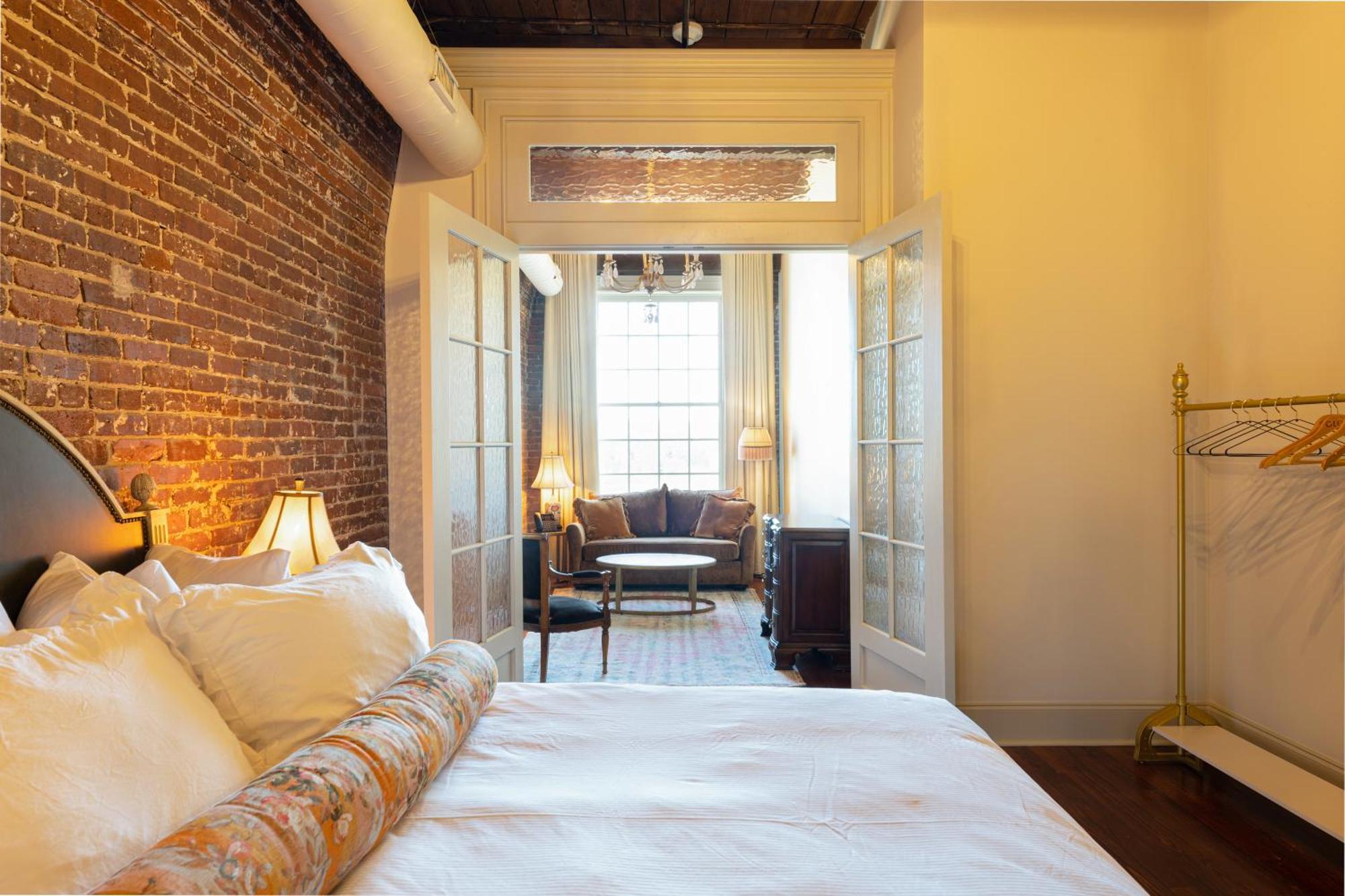 Hotel Cleo, Knoxville Downtown, A Tribute Portfolio Hotel Zewnętrze zdjęcie
